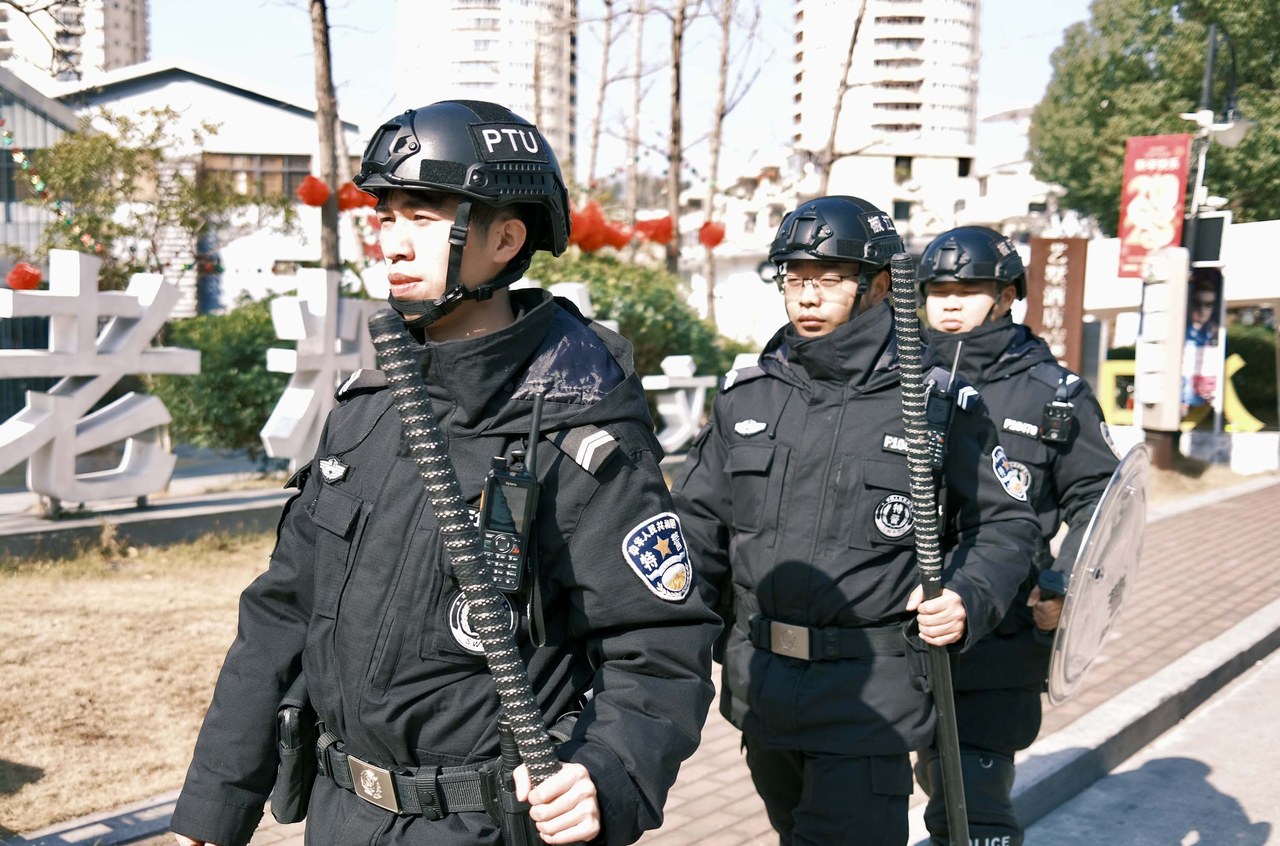 巡逻宣传两不误