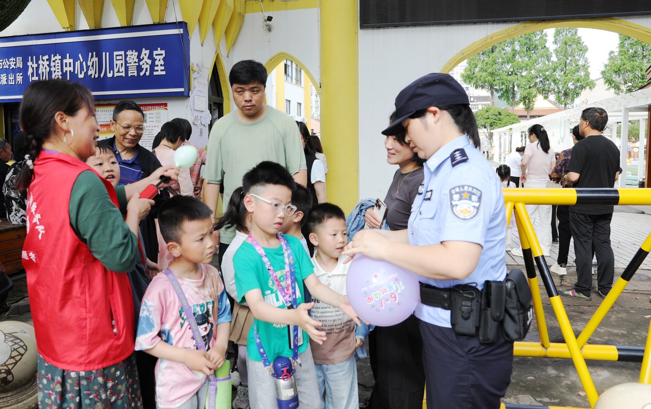 站好“护学岗”