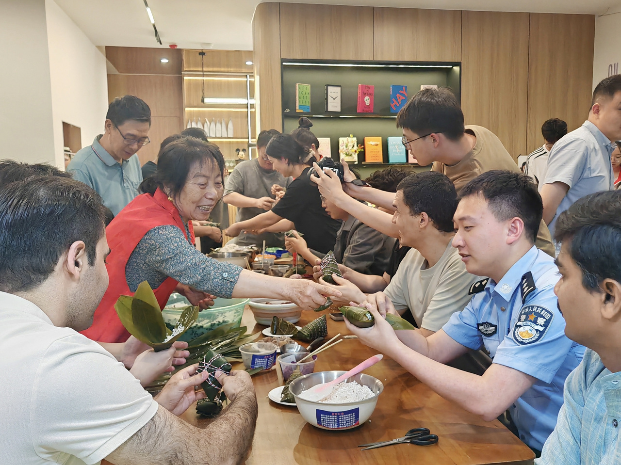 端午“警”色浓 “粽”情防诈骗