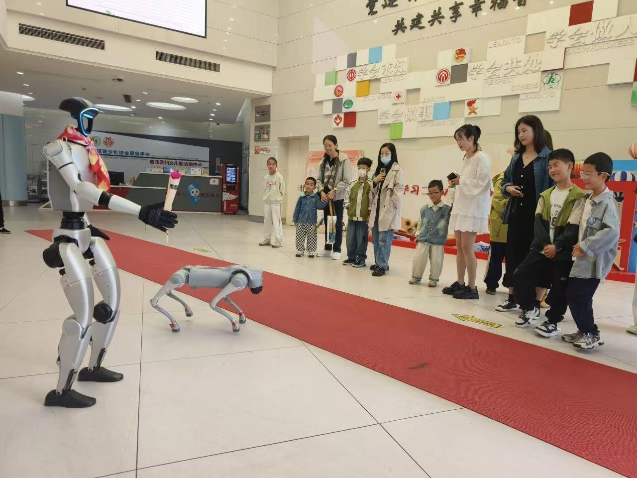 “汪星人”普法员新上岗