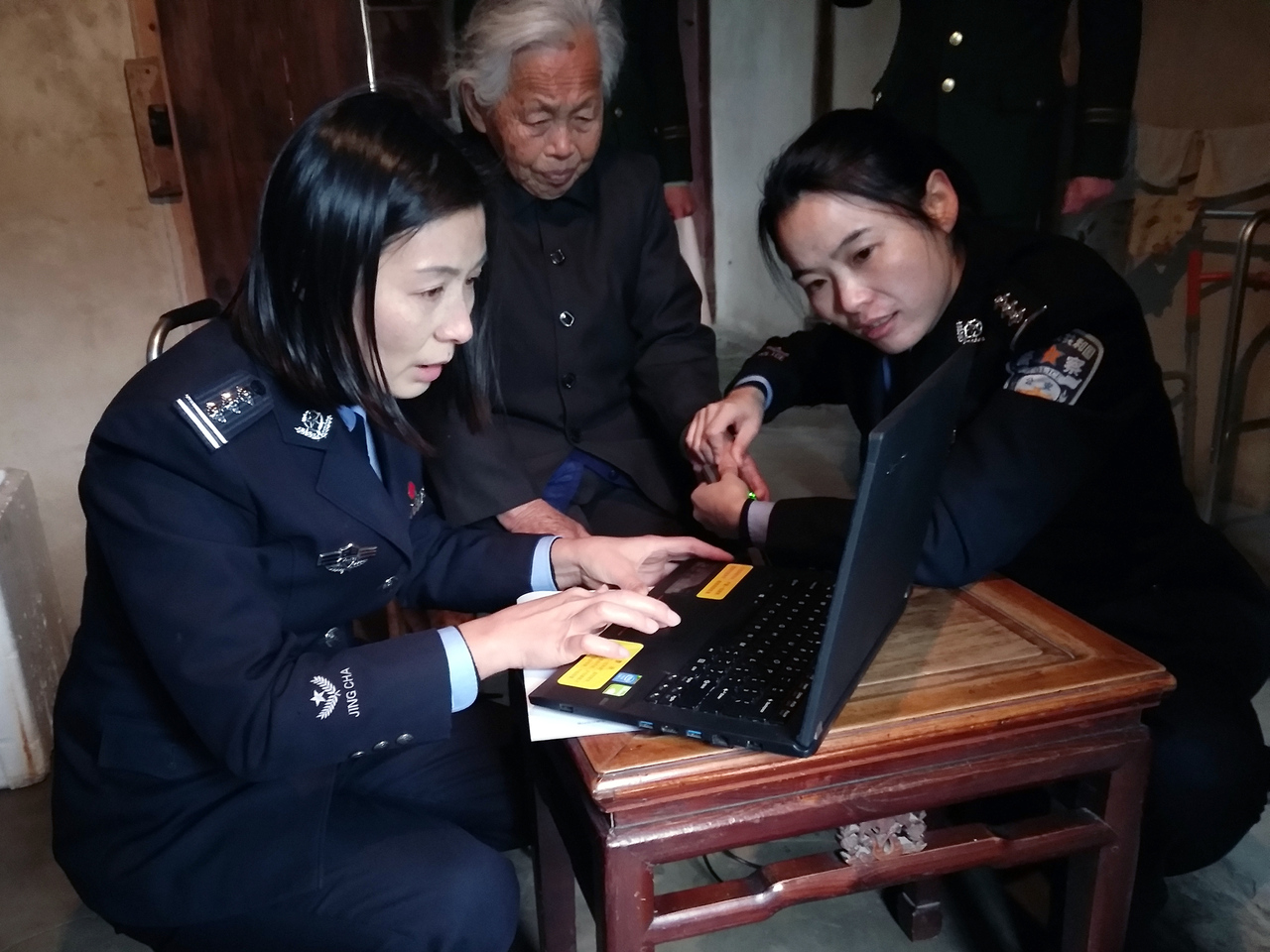 普陀公安推出“巡回服务”