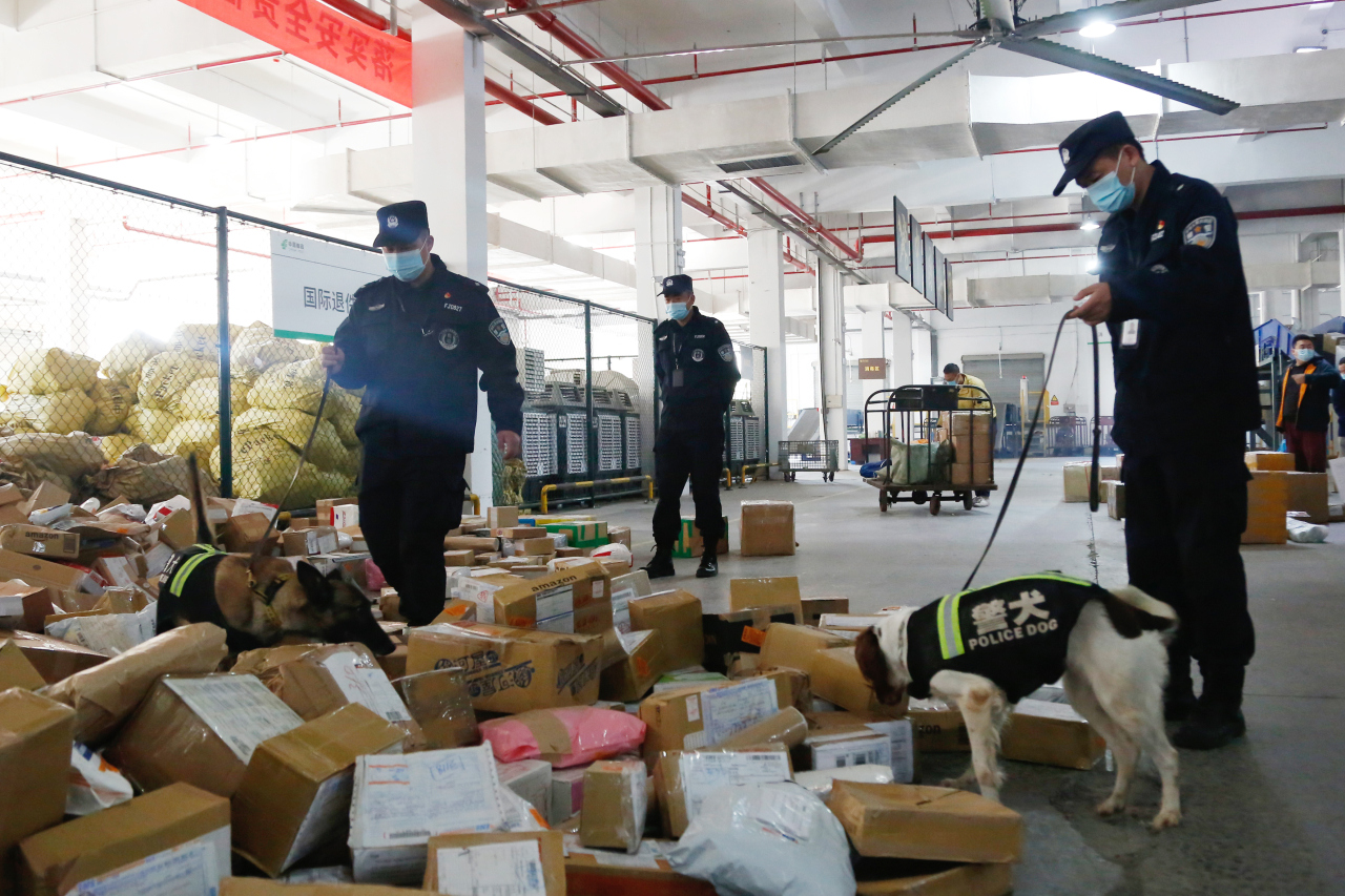 从邮包挖出跨省贩毒大案_新媒体_平安浙江网